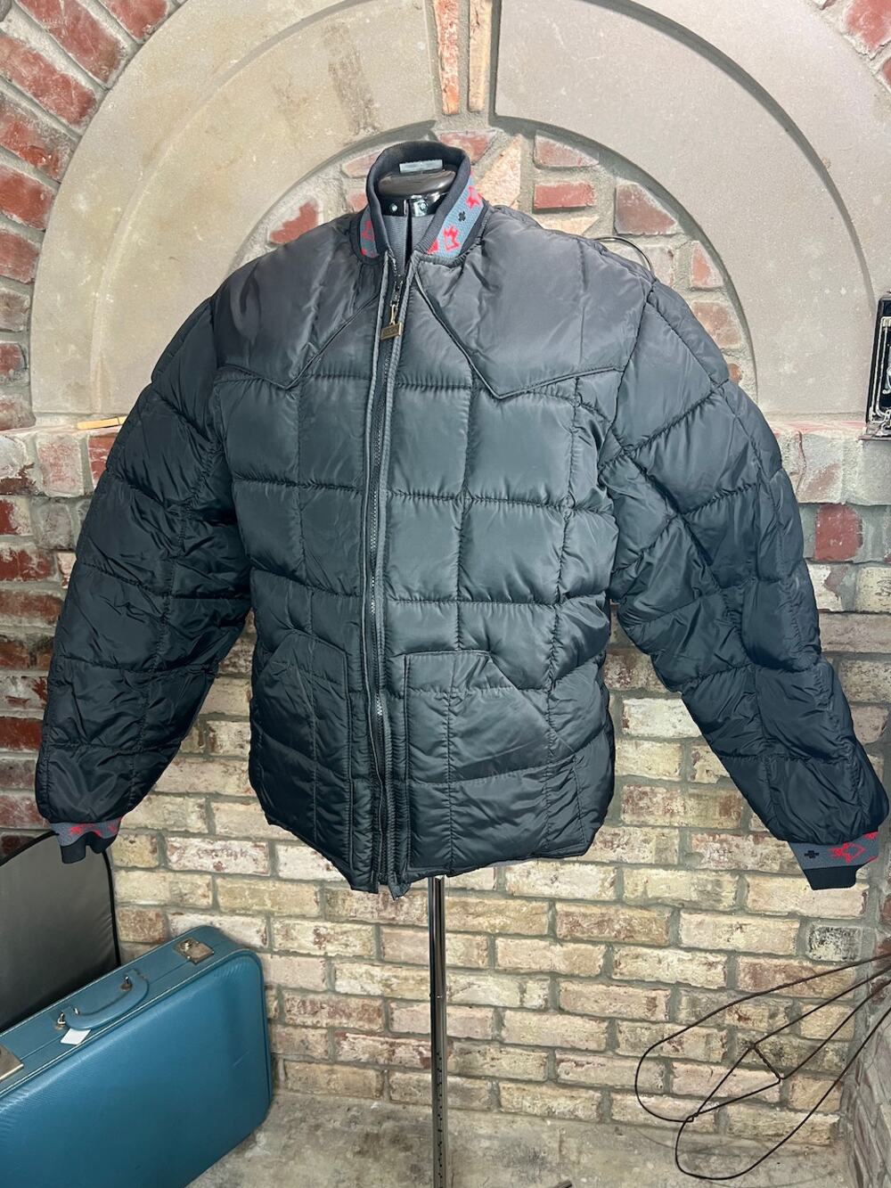walls puffer coat ski coat black red 1970s